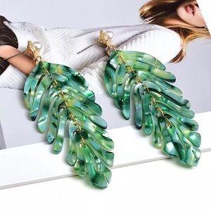 Leaf Shape dangling earrings